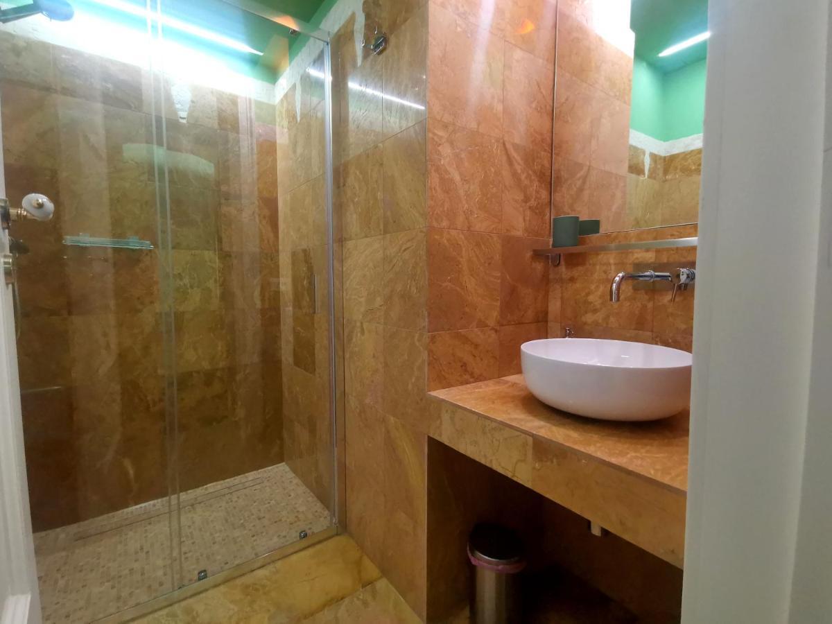 Speciale Tarshito Guesthouse Бари Екстериор снимка