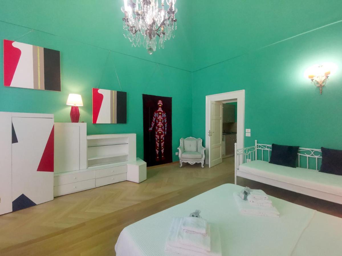 Speciale Tarshito Guesthouse Бари Екстериор снимка